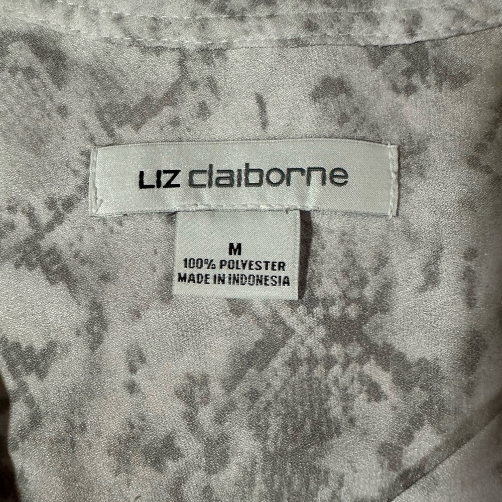 Liz Claiborne (M) blouse: front buttons w/long sleeves and stand up collar. - Picture 7 of 9
